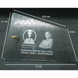 Placa de cristal 17x11cm. trapezoidal grabada en láser personalizable, diseño trasero agua